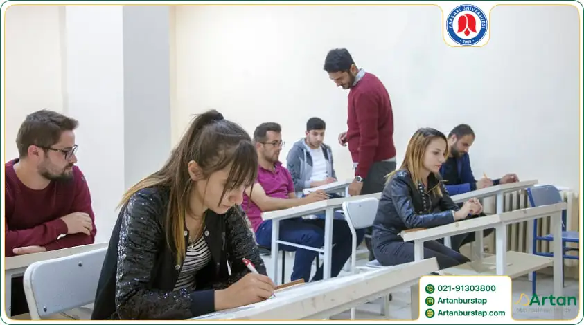 دانشجویان تحصیلات تکمیلی دانشگاه حکاری